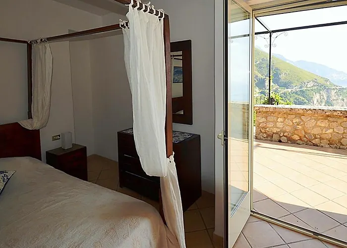 - Vanessa Semesterbostad Positano