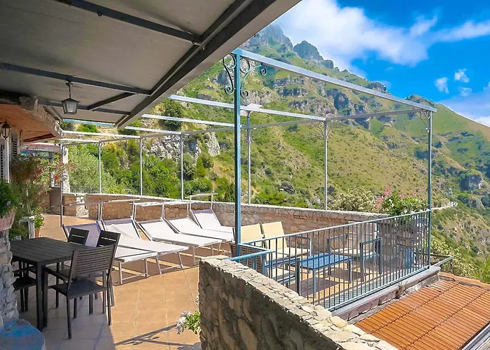 - Vanessa Ποζιτάνο